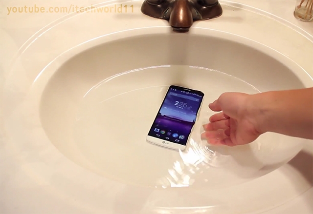 LG G3 izdyrja 2 chasa pod voda bez problem